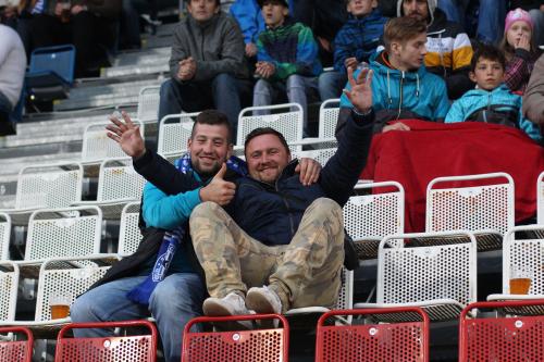 2 kamarádi na tribuně Androva stadionu